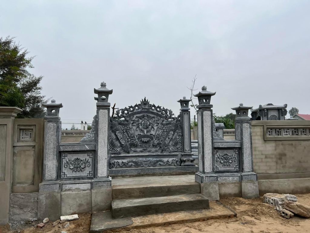 Cổng đá đơn giản cho khu lăng mộ