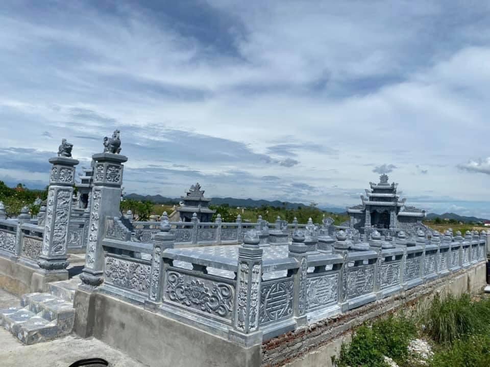 Khu lăng mộ đá xanh Đen đẹp và trang nghiêm năm 2025.